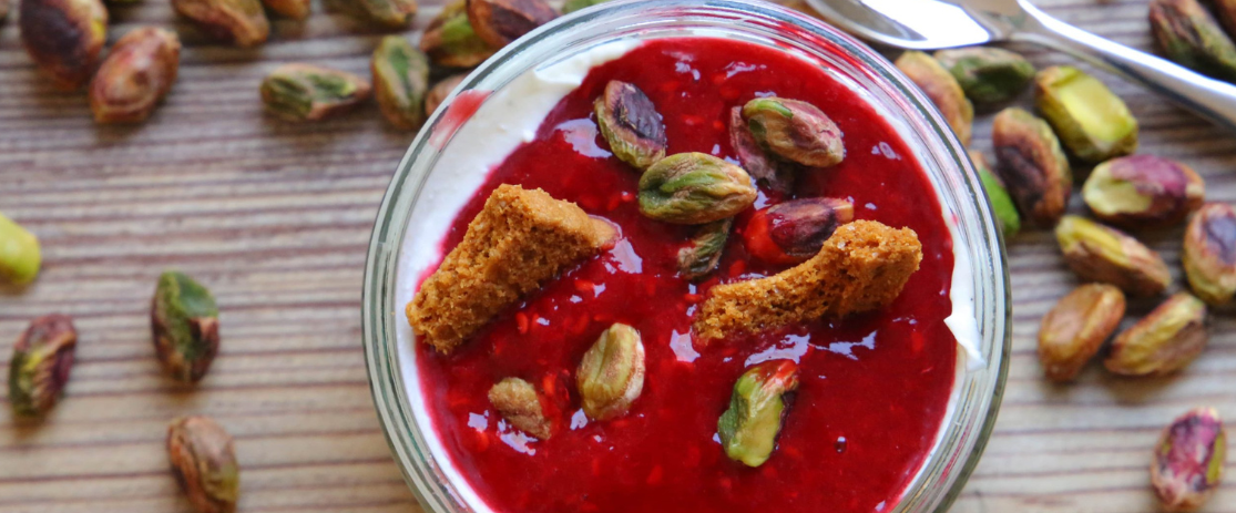 Mascarpone Dessert mit Himbeeren und Pistazien