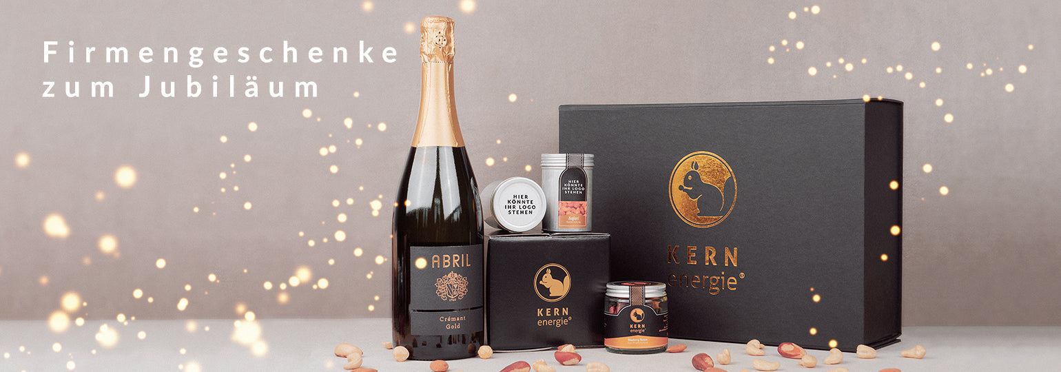 Firmengeschenke zum Jubiläum mit Wein, Magnetbox, Geschenkboxen, Glasdosen, Aludosen und frisch gerösteten Nüssen.