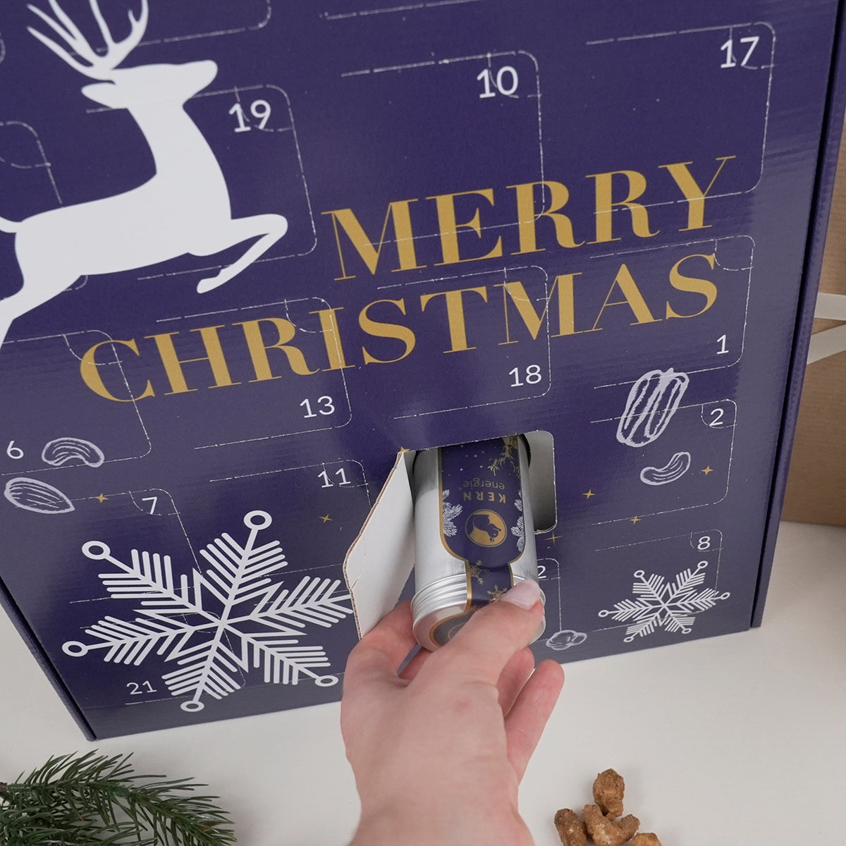 Klassik Adventskalender 2025 mit 24x90g Aludosen befüllt