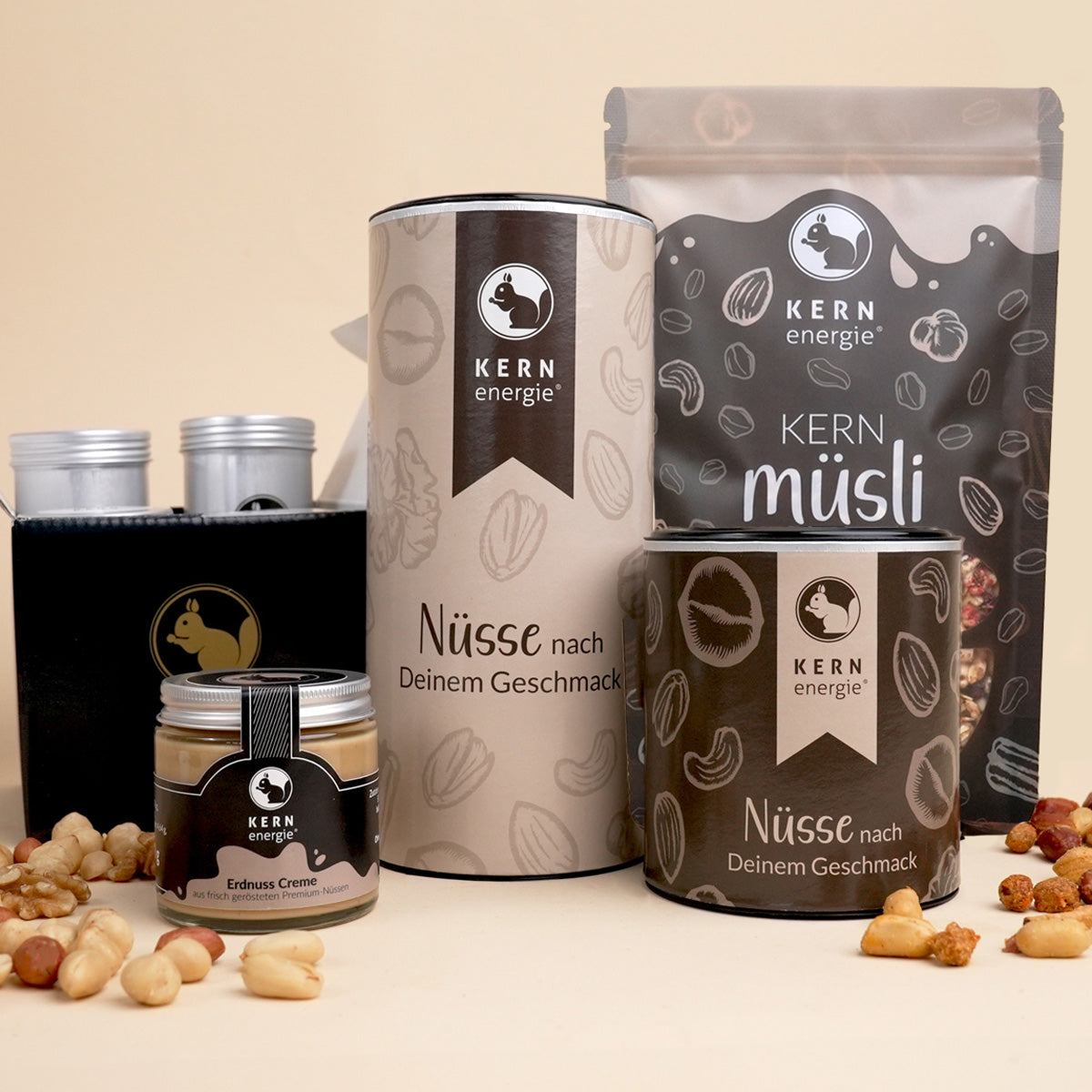 Geschenkset mit Aludosen, Pappdosen, Müsli und Nusscreme und Nüssen