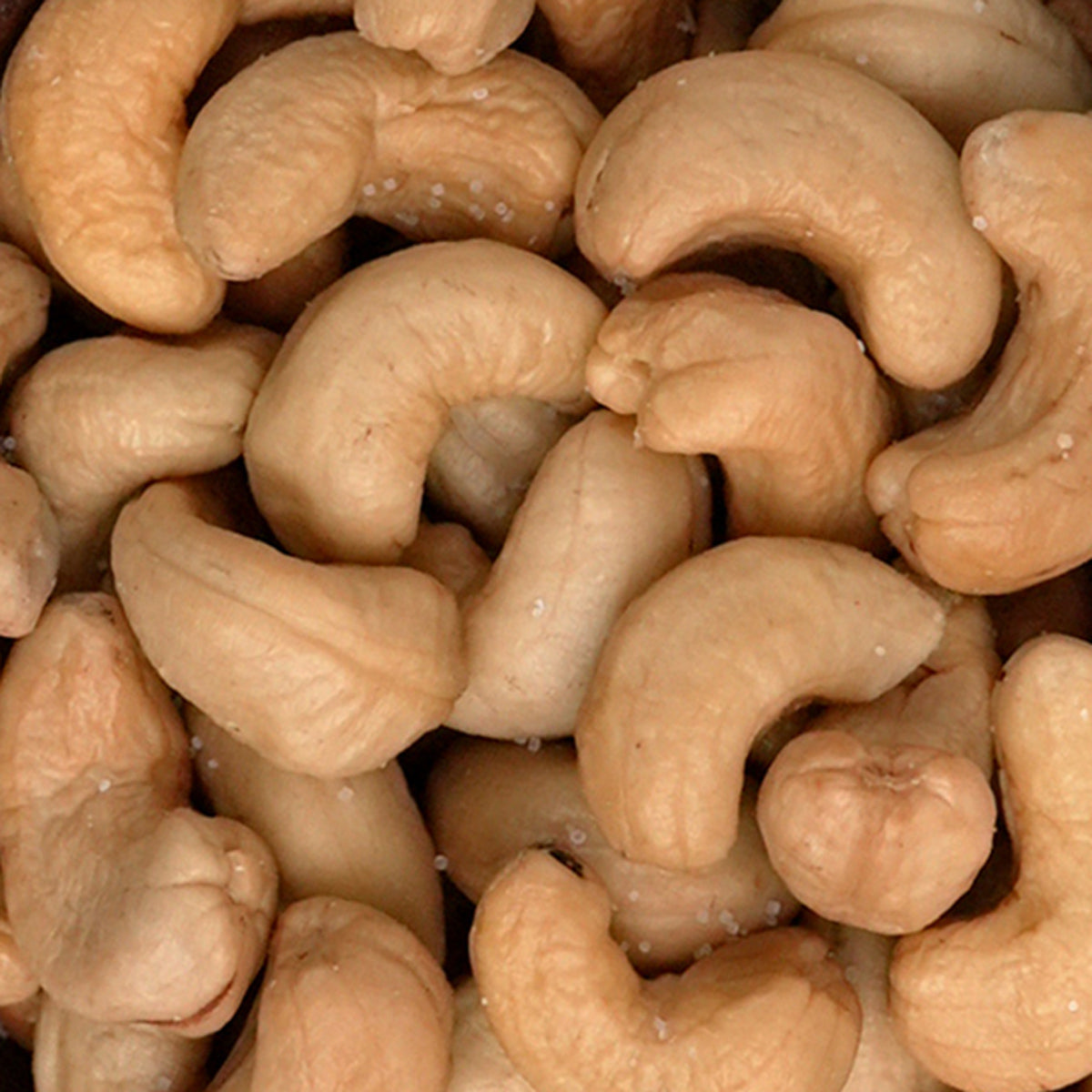 Nahaufnahme frisch geröstet und gesalzene Cashews