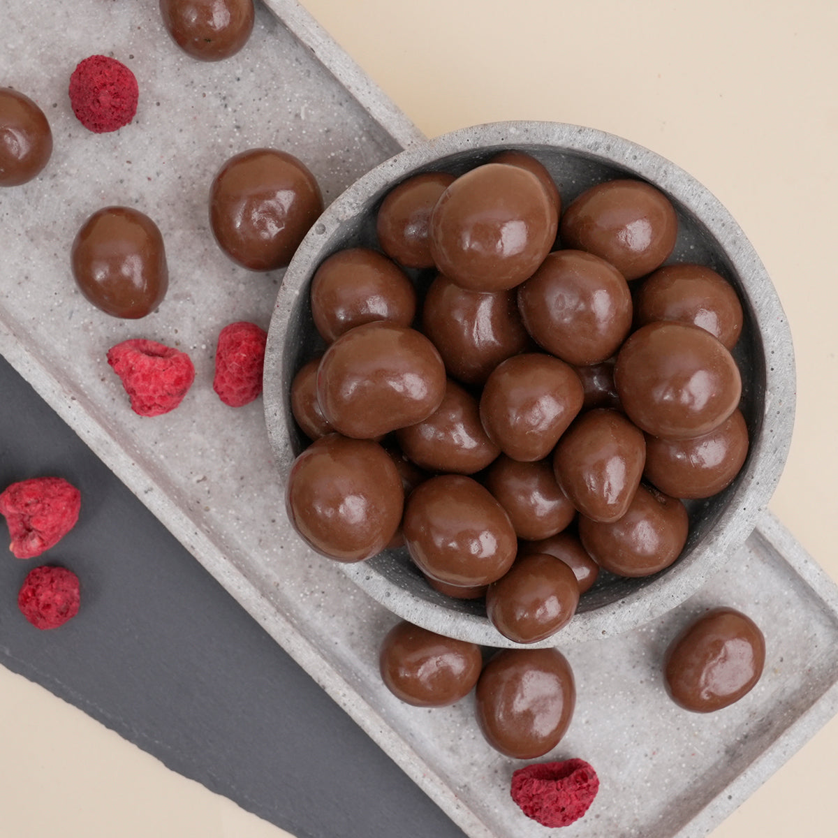 Chocolate Dream–gefriergetrocknete Himbeeren in einem Mantel aus Vollmilchschokolade