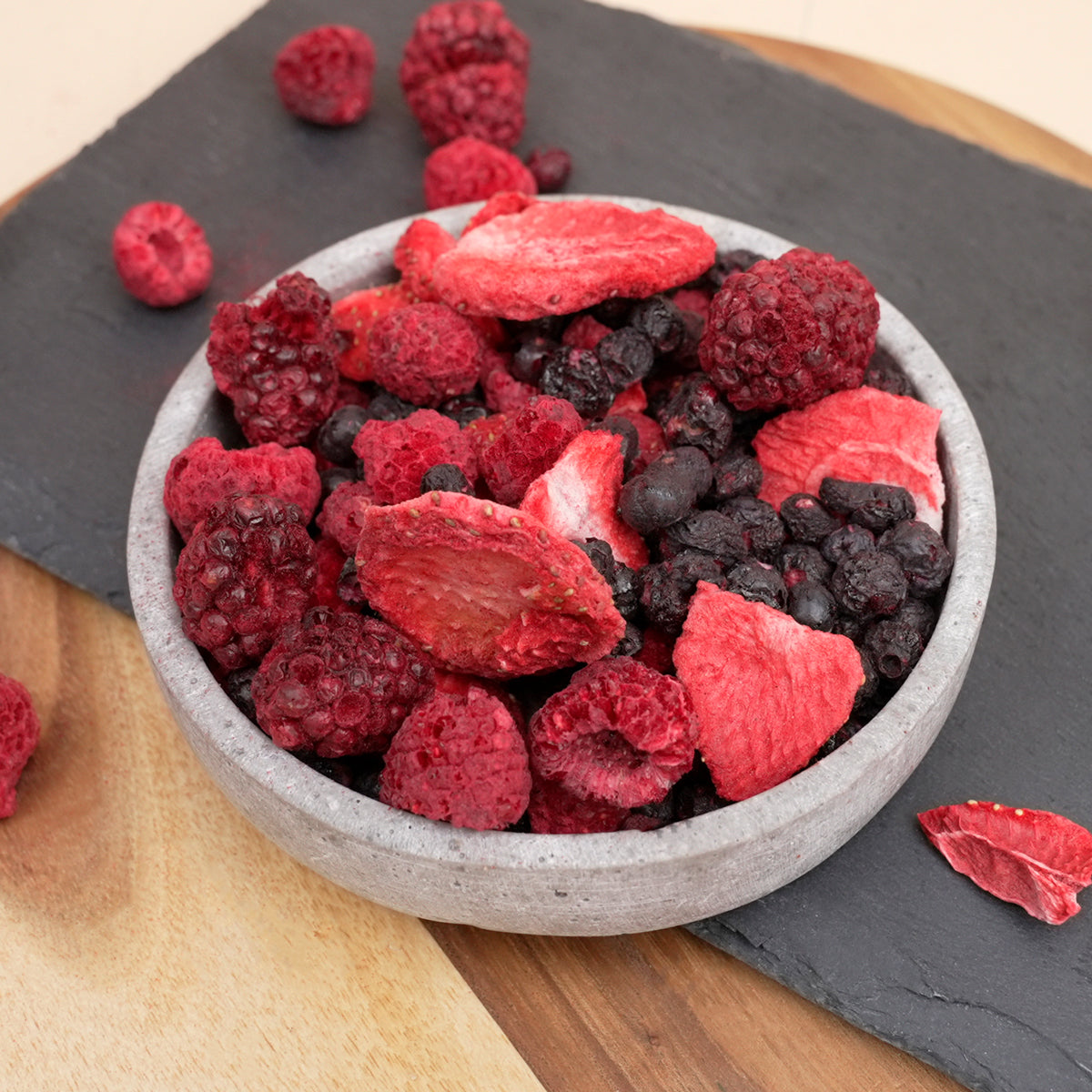 Beeren-Mix – 4 gefriergetrocknete Früchte, Himbeeren, Erdbeeren, Heidelbeeren und Brombeeren