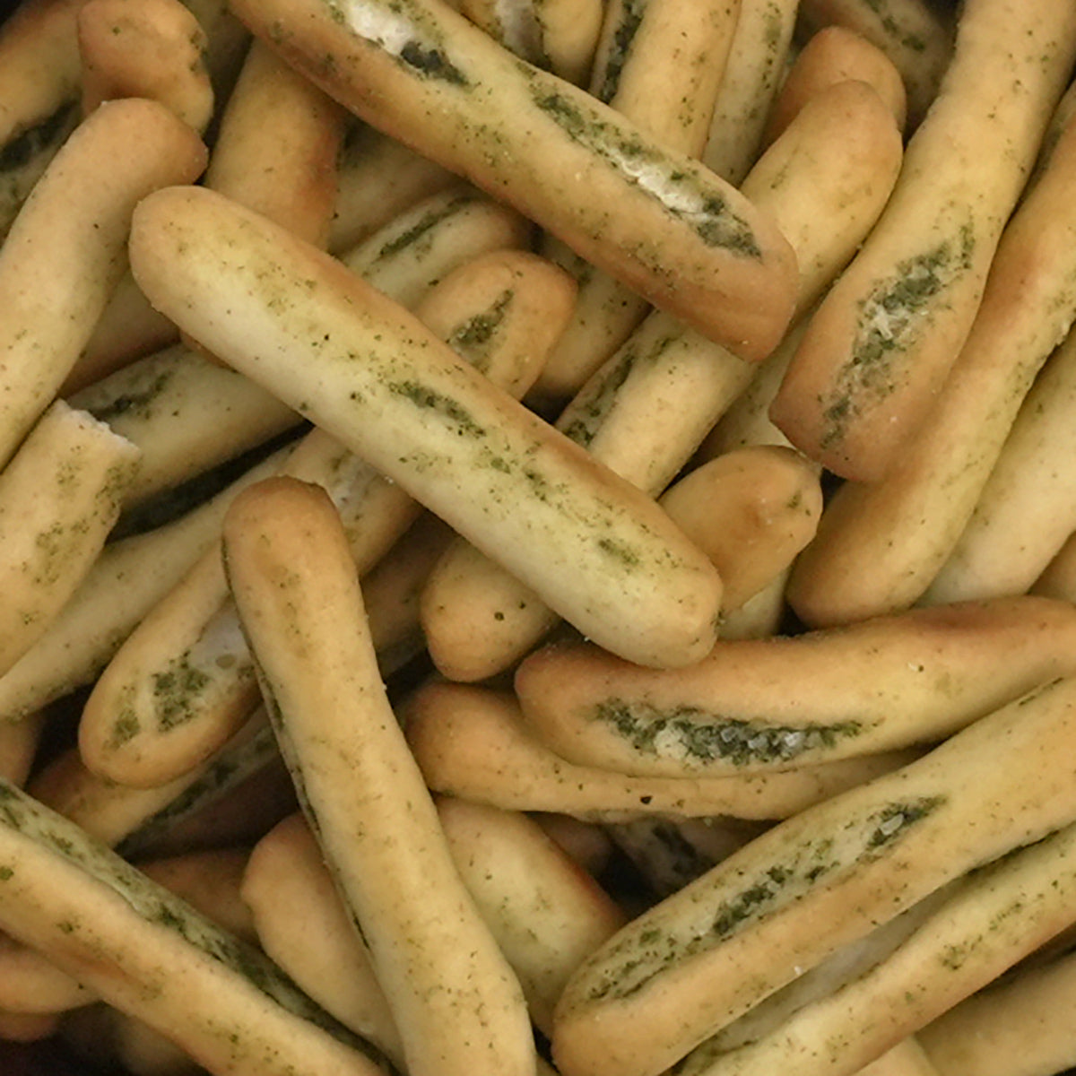 Nahaufnahme "Grissini Genovese"  knusprige Weizensticks mit einer Pesto ähnlichen Würzung