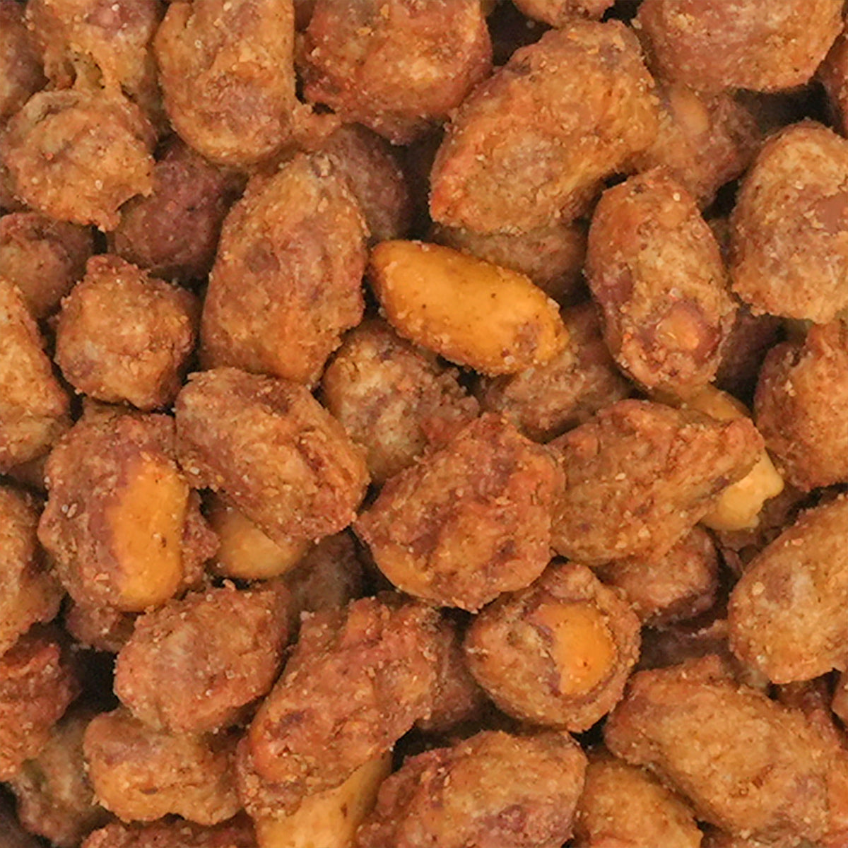 Nahaufnahme "Katjang Pedis" Erdnüsse in knackig-würzigem Teigmantel