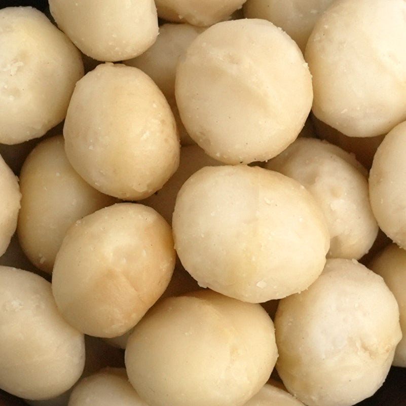 Nahaufnahme frisch geröstete Macadamia