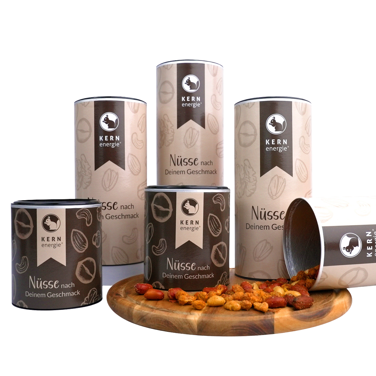 KERNenergie Dosen in braun und beige mit Nüssen auf Holzplatte