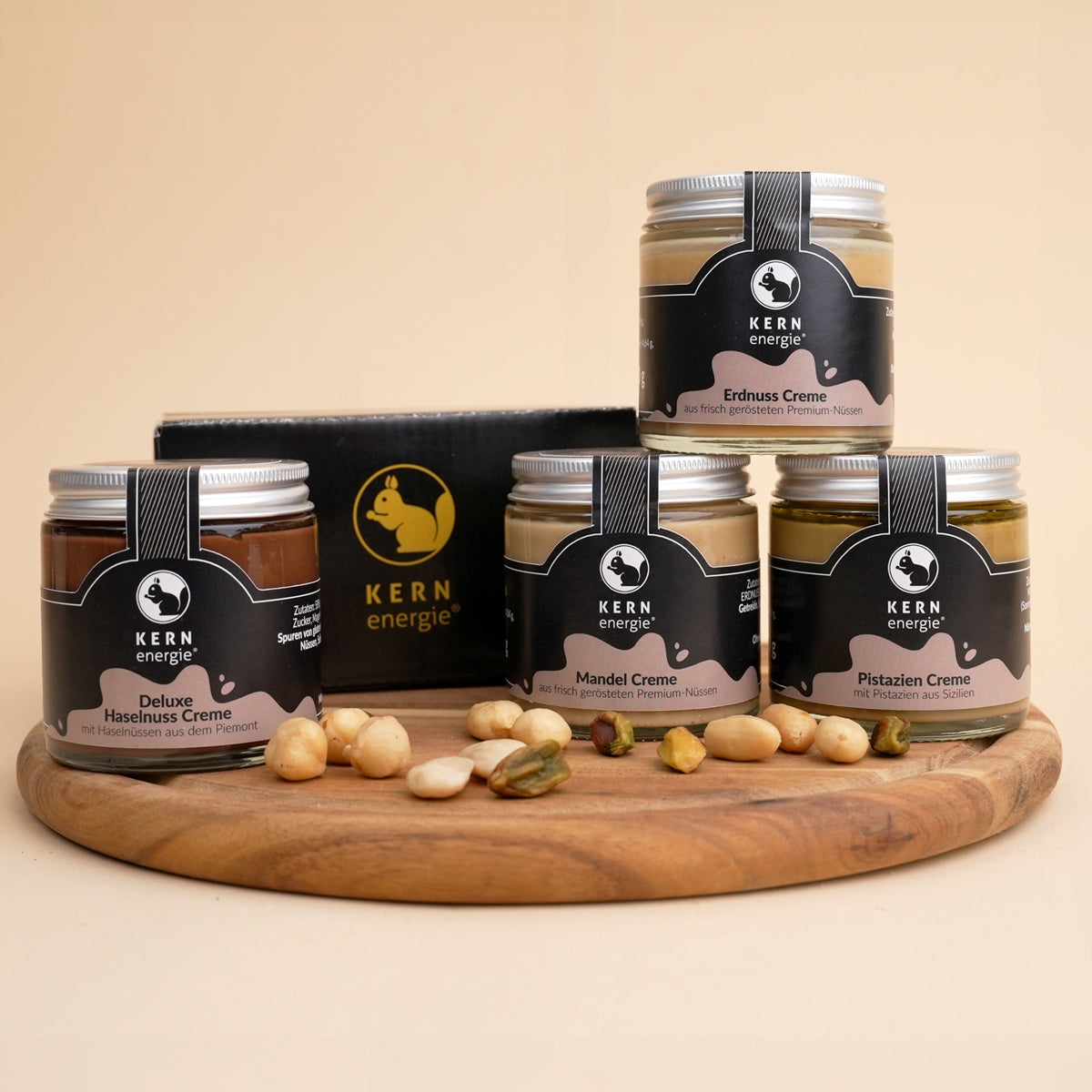 Best Of Set Nusscremes, Pistazien Creme, Mandeln Creme, Erdnuss Creme, Deluxe Haselnuss Creme  in hochwertigen Gläßern und eldem Geschenkkarton. Ideal zum verschenken.