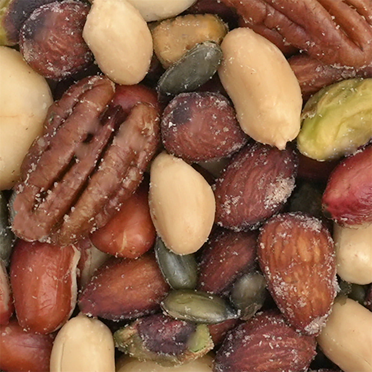 Nahaufnahme Nussmischung Exotische Melange mit Macadamias, Pekannüsse, Pistazien, Erdnüsse, Rauchmandeln und Kürbiskerne