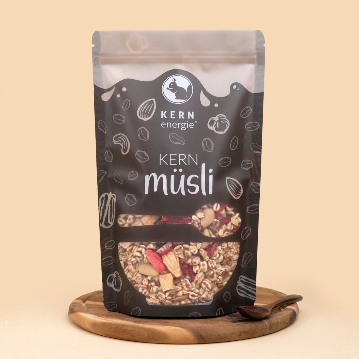 Paradiesisches Müsli in einem braunen Flowpack mit Sichtfenster