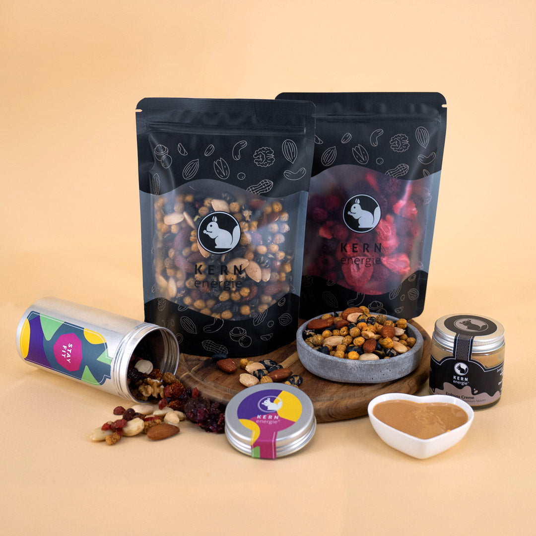 Stay Fit Aludose, Erdnusscreme, Nussmischung und gefriergetrocknete Beeren in Beutel verpackt