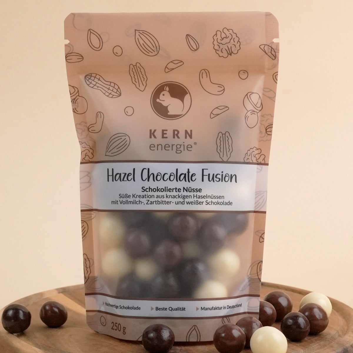 Verpackung "Hazel Chocolate Fusion" auf Holztablett