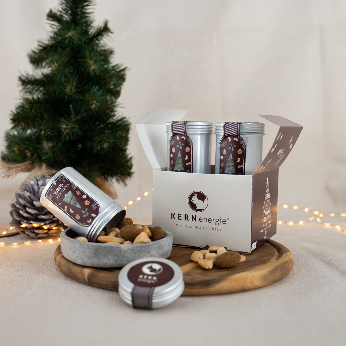 Weihnachtliche Geschenkbox mit frisch gerösteten Nüssen – hochwertige Weihnachtsgeschenke zur Wertschätzung der Mitarbeiter