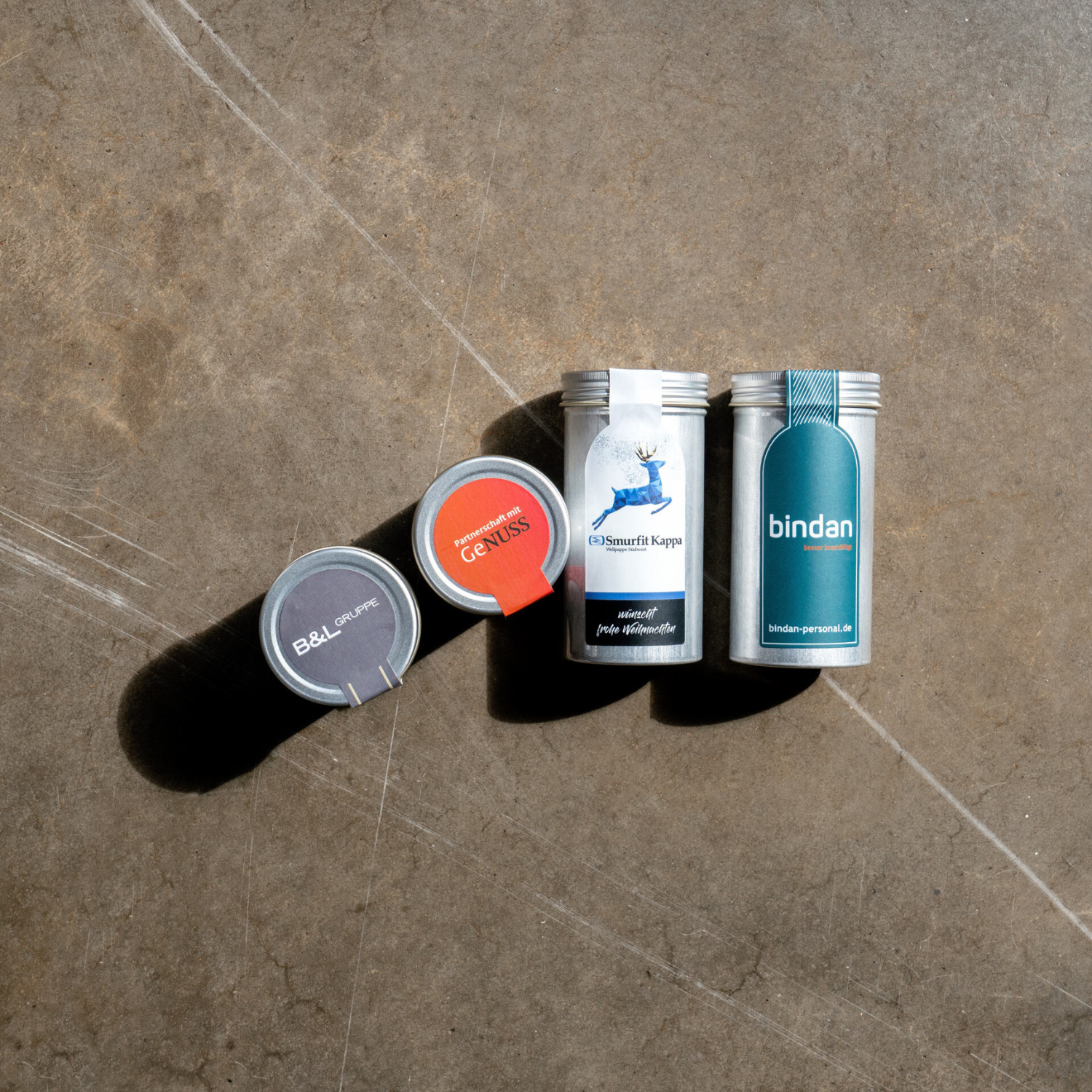 Kleine Werbegeschenke von KERNenergie als Kundenbeispiel – personalisierte Nüsse in Aludosen und mit Logo, ideal für Firmenkunden, Mitarbeiter und Geschäftspartner