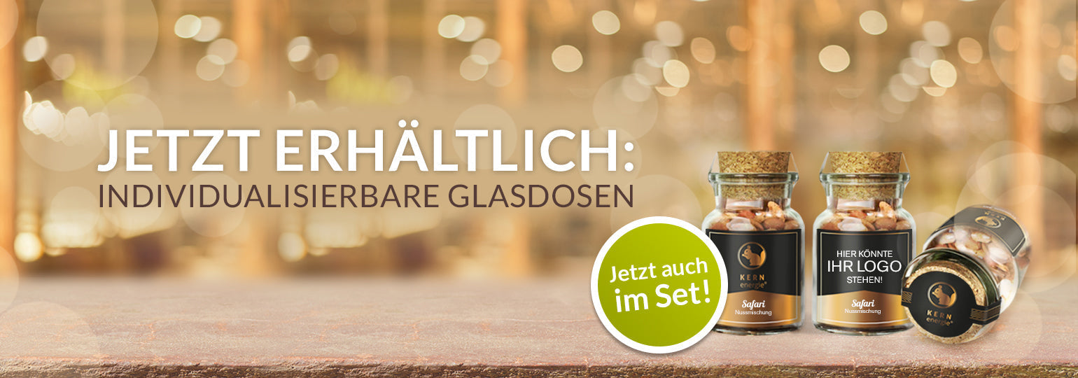 Individualisierbare Glasdosen mit Premium-Nüssen als hochwertiges Geschenk für Hotels und Unternehmen.