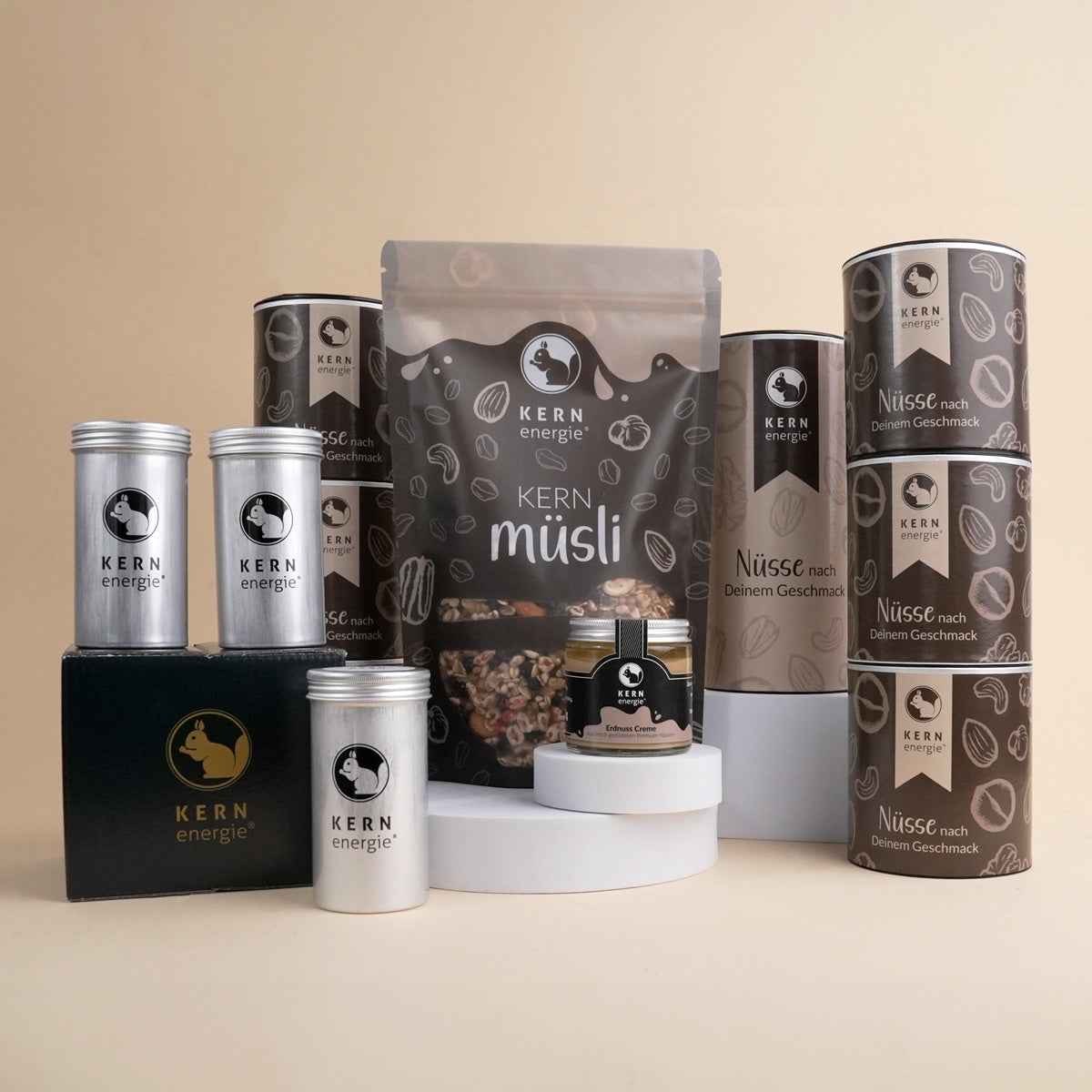 Geschenkset mit Aludosen, Pappdosen, Müsli und Nusscreme