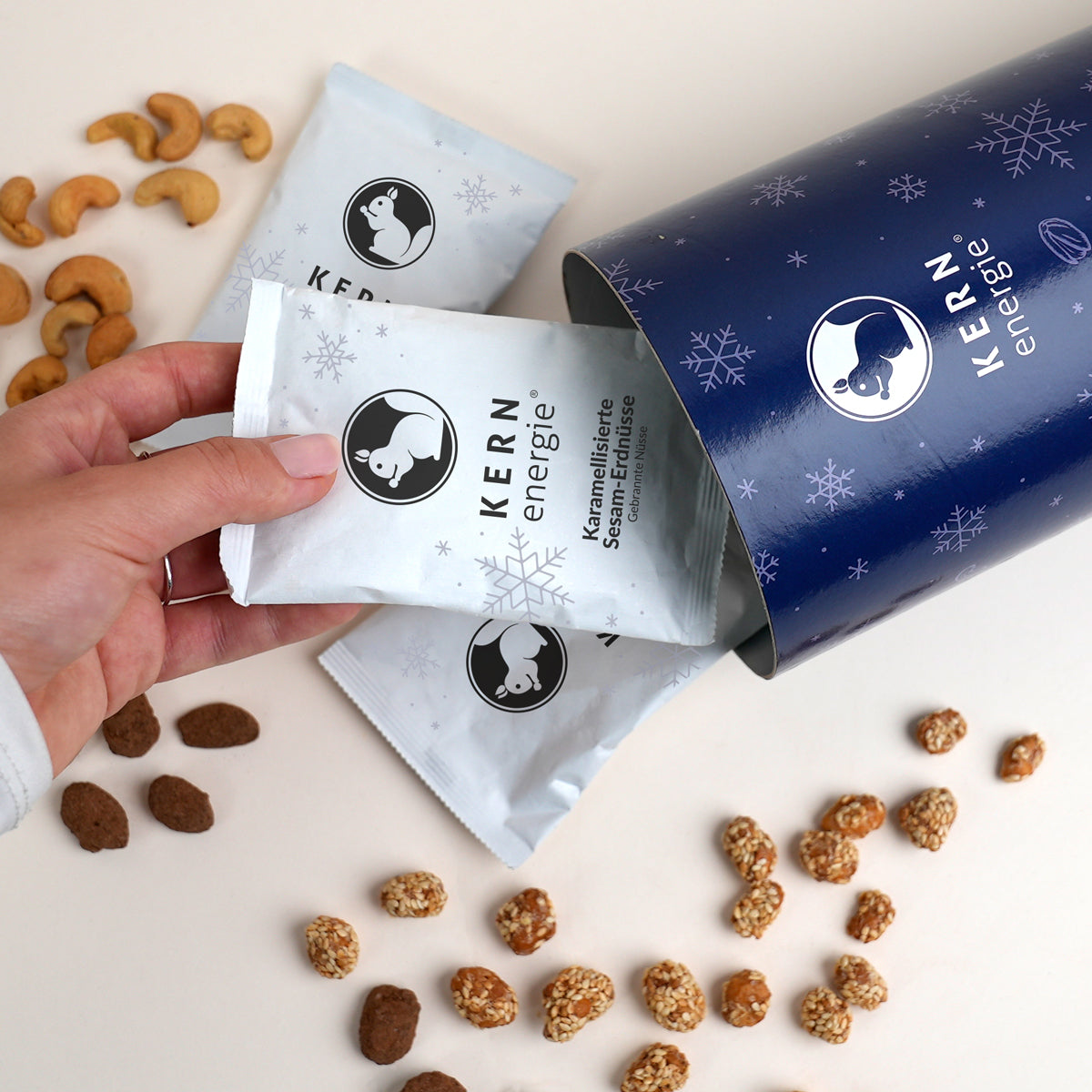 Dosenkalender mit Nüssen und 25g Verpackungen