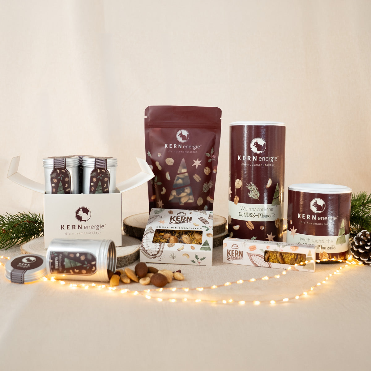 Weihnachtsbundle mit Schokoladen, Müsli, Nüssen und einem Geschenkset
