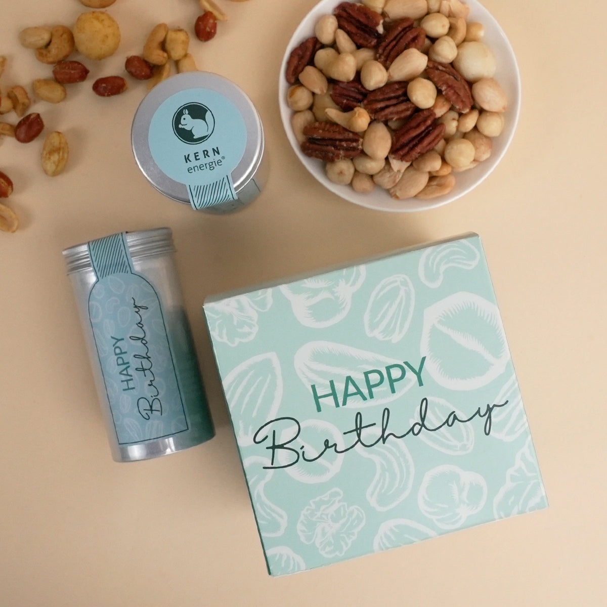 Happy Birthday Kartons mit Aludosen und Nüssen
