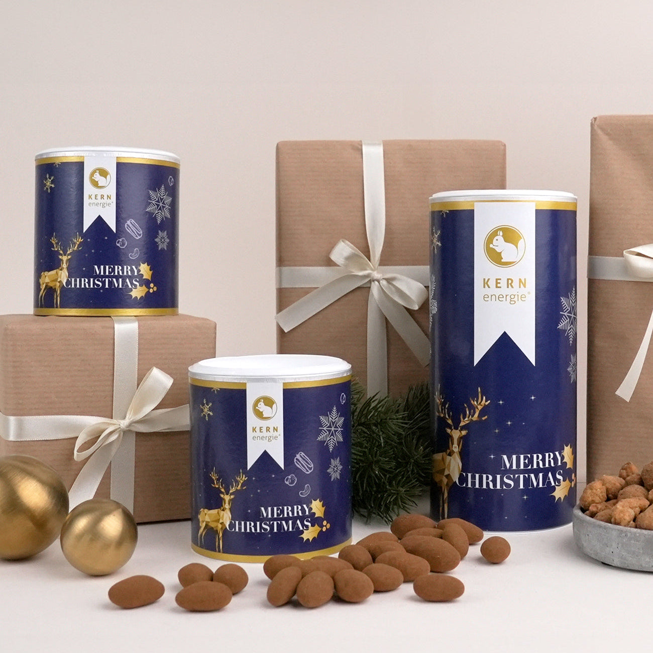 Weihnachtliche Pappdose in zwei verschiedenen Größen