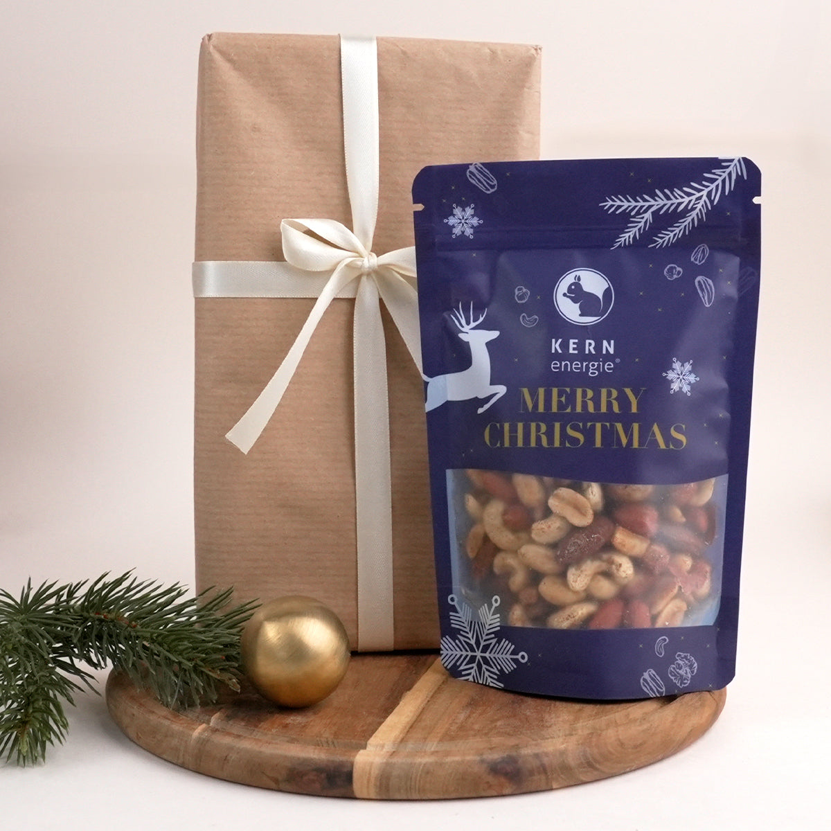 Nuss-Frucht-Mischung Weihnachtsmix in weihnachtlicher Verpackung