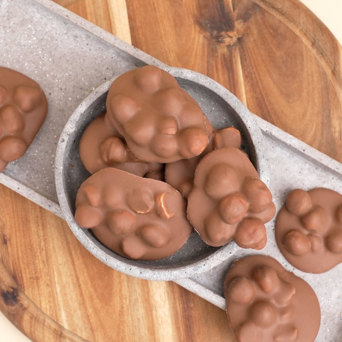 Nussberge Hazelnut Balls-gebrannte Haselnüsse in belgischer Vollmilchschokolade, mit Haselnusssplittern ummantelt