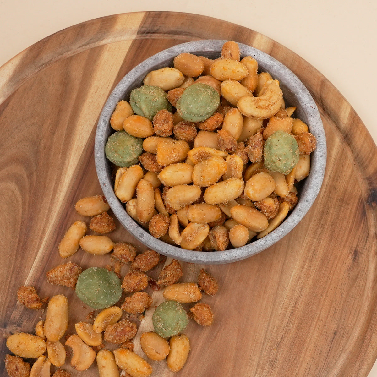 Hot Mix – pikante Nussmischung aus Erdnüssen, Cashews, Katjang Pedis und als scharfes Highlight Wasabinüsse