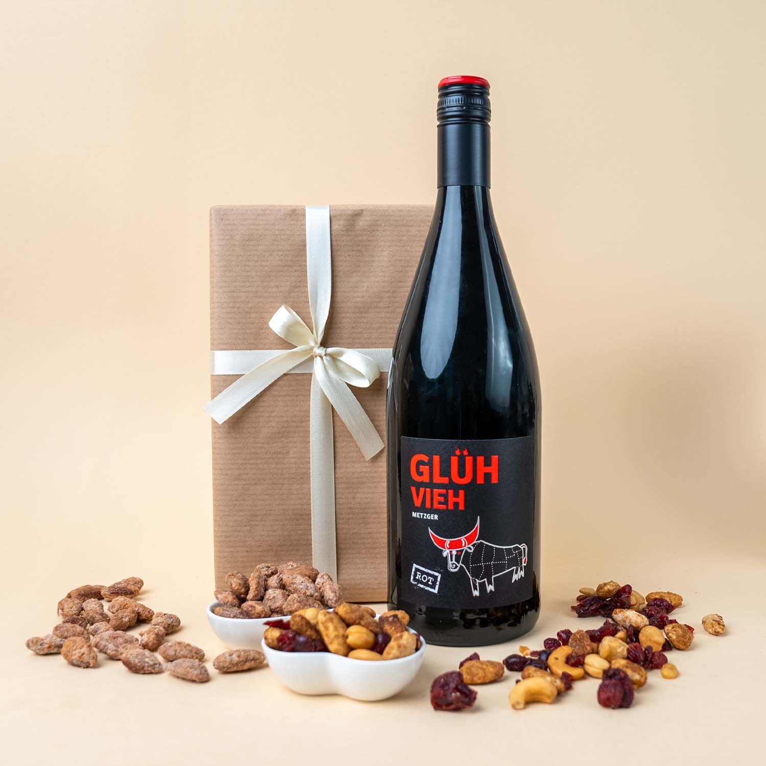 Roter Glühwein "Glühvieh" mit Nüssen