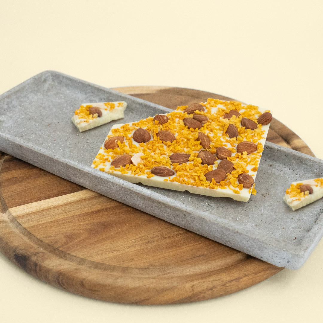 Schokoladentafel - weiße Schokolade mit Aprikosenkernen & Früchten