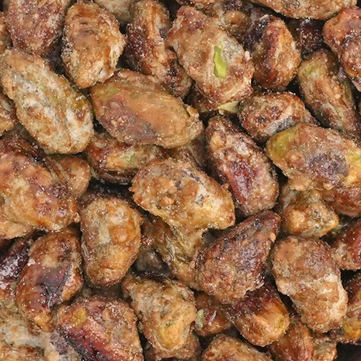 Nahaufnahme von gebrannten Pistazien mit kruste