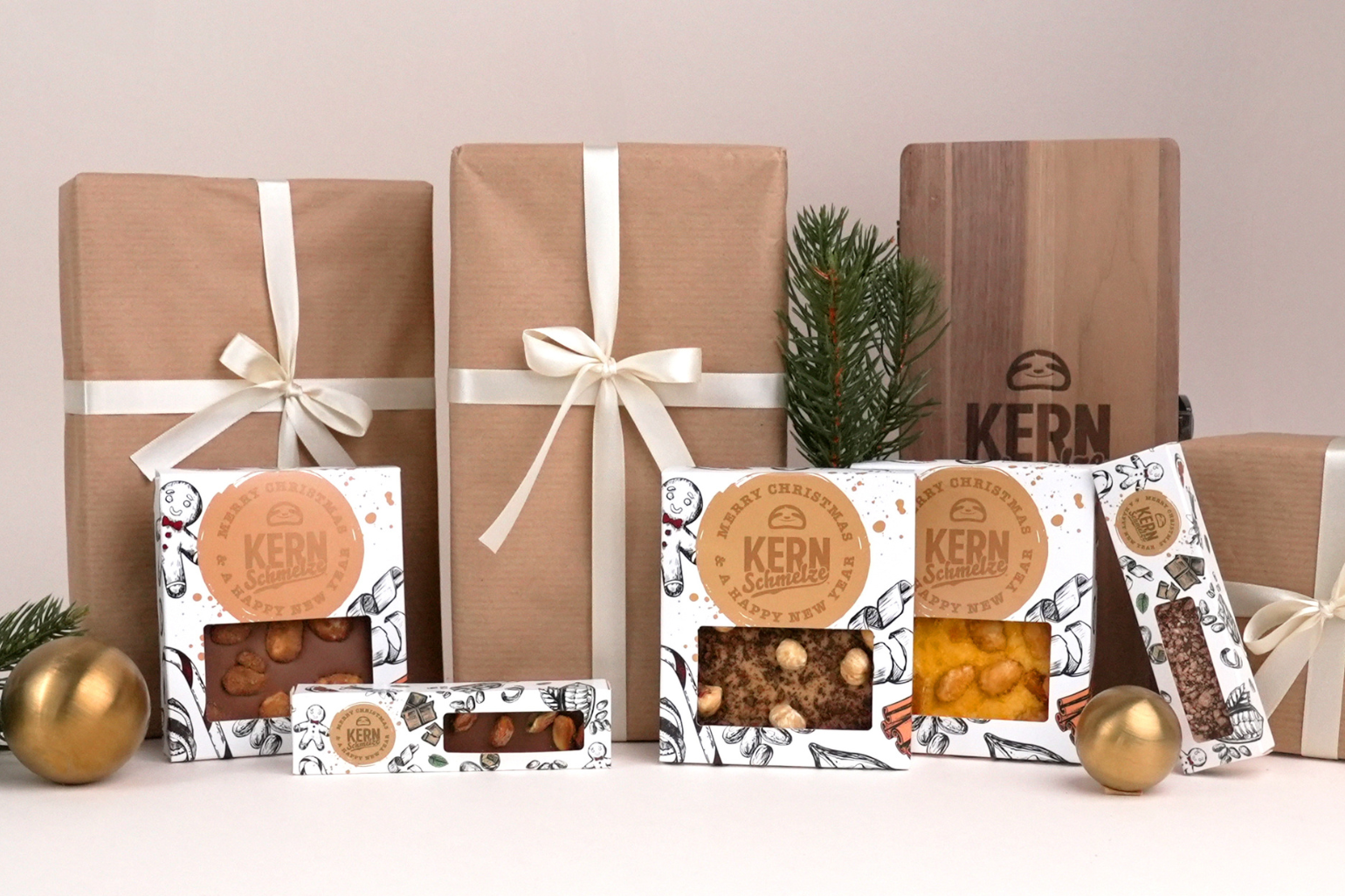 Schokoladentafeln und Schokoladenriegel im weihnachtlichen Design 2025 – ideales Nikolausgeschenk für Mitarbeiter und Kunden, hochwertiges Werbegeschenk für Firmen.