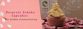 Rosarote Schoko Cupcakes mit weißem Schokofrosting