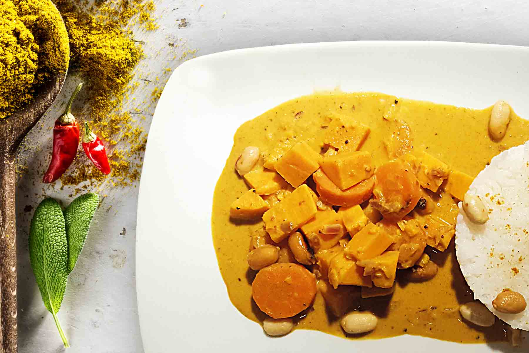 Schnelles Curry mit Erdnusscreme-Soße