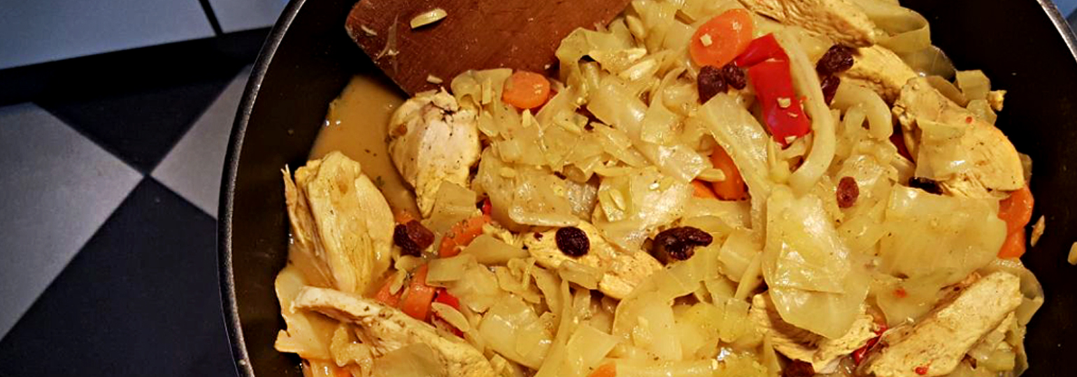 Weißkohl-Curry mit Mandeln und Rosinen