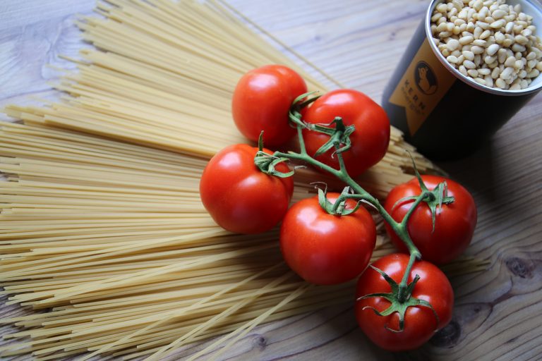 Zutaten Tomatensoße mit Pinienkernen