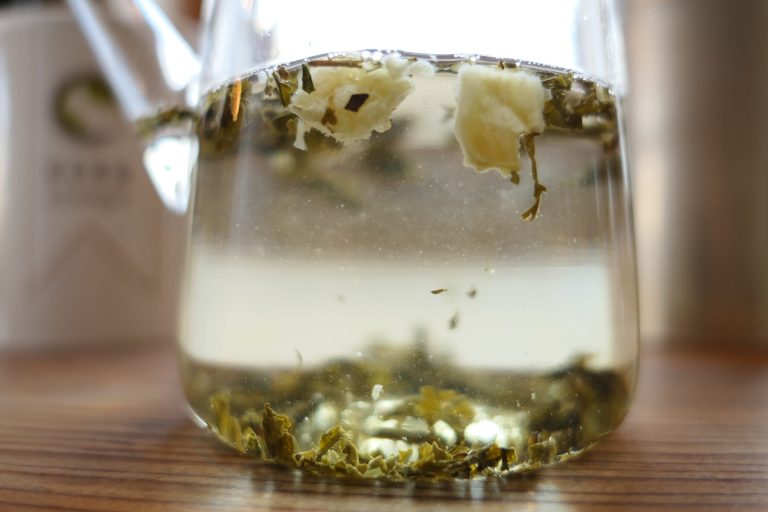 Grüner Tee aromatisiert mit gefriergetrockneter Ananas