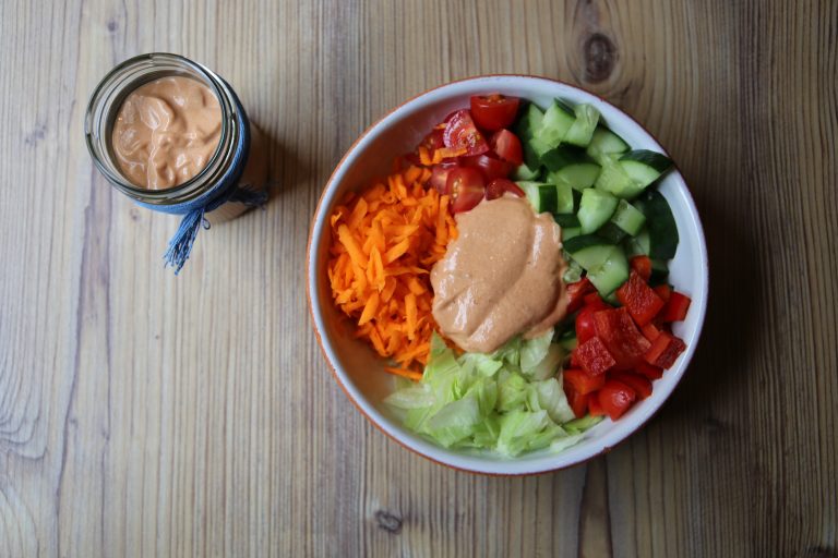 Salat mit Joghurtdressing