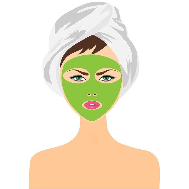 Frau mit Gesichtsmaske